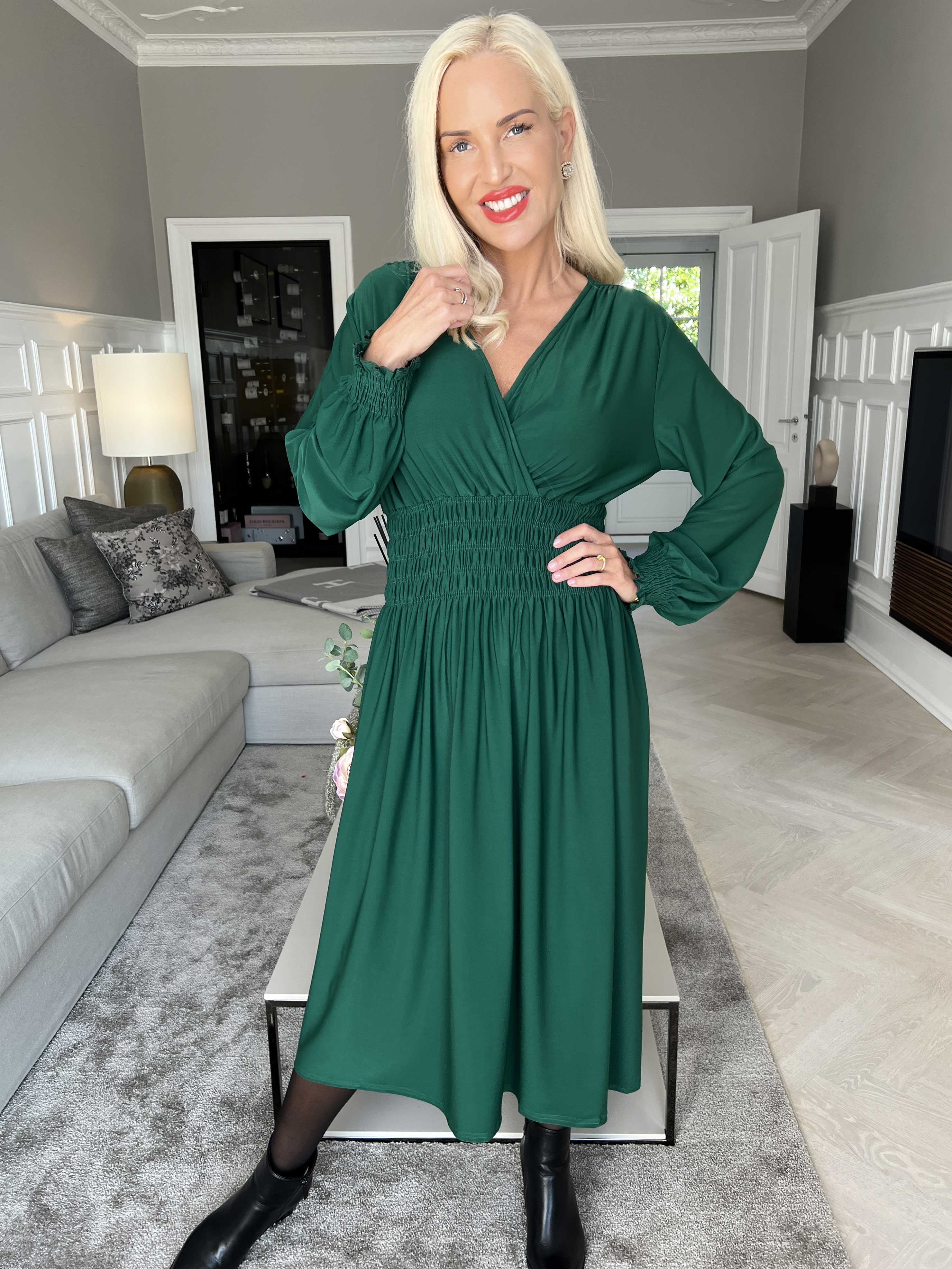 Pams Plain Midi L/S - Elastisk kjole med smock og lange ærmer